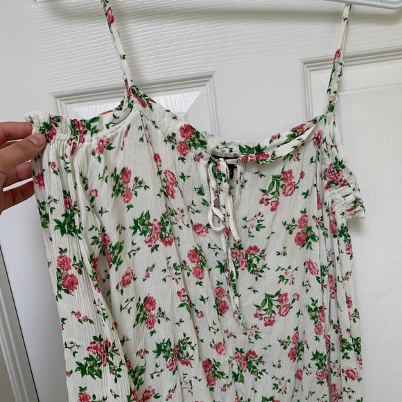 Kendall & Kylie Floral Off-The-Shoulder Top - Picture 6 of 7